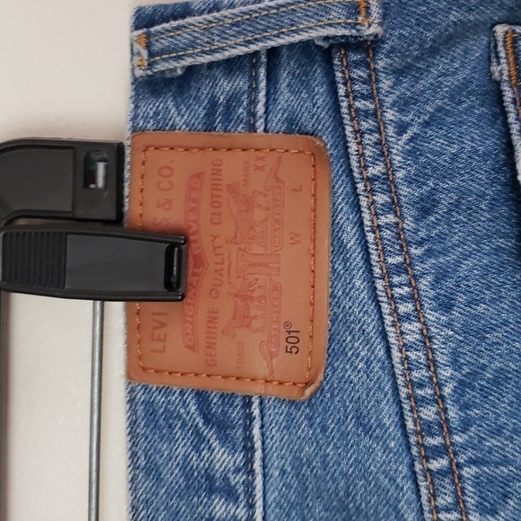 Levi's 501 medium wash straight leg jeans, quality denim, and button fly. - Picture 5 of 11